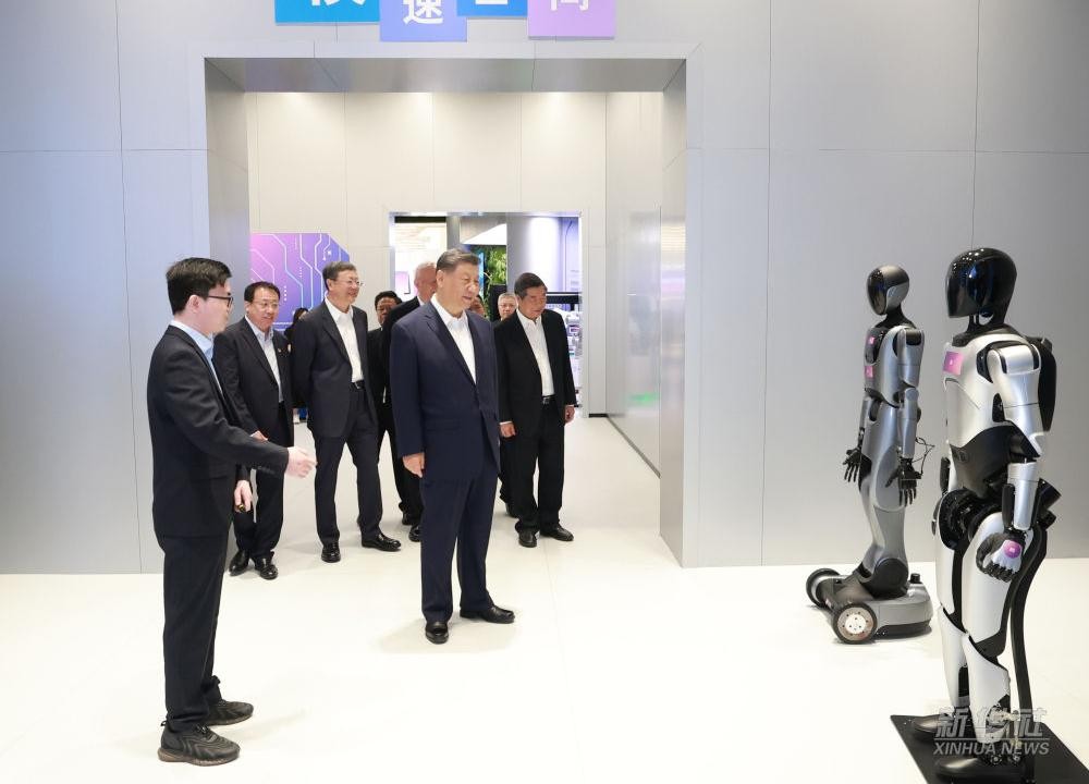 习近平总书记到上海调研，智元代表具身智能行业汇报进展
